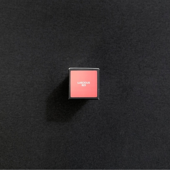 NARS Explicit Creamy Hydrating Lipstick — Luscious — Full Size 3.8 g - Picture 3 of 5